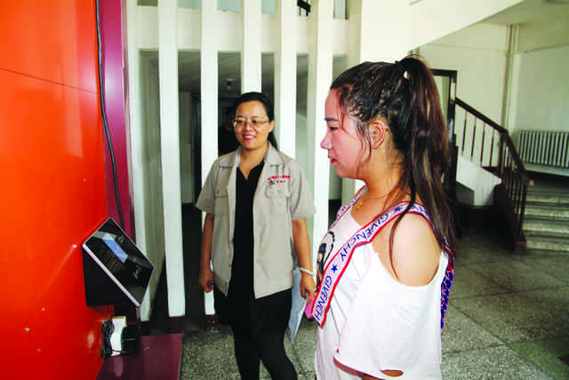 為加強(qiáng)公司機(jī)關(guān)基礎(chǔ)管理，公司機(jī)關(guān)自本月1日起實(shí)行考勤刷臉管理制度